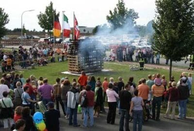Feuerwehr löscht für die Zuschauer
