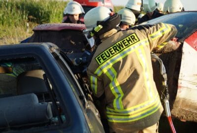 Löschzüge meistern komplexe Unfalllage